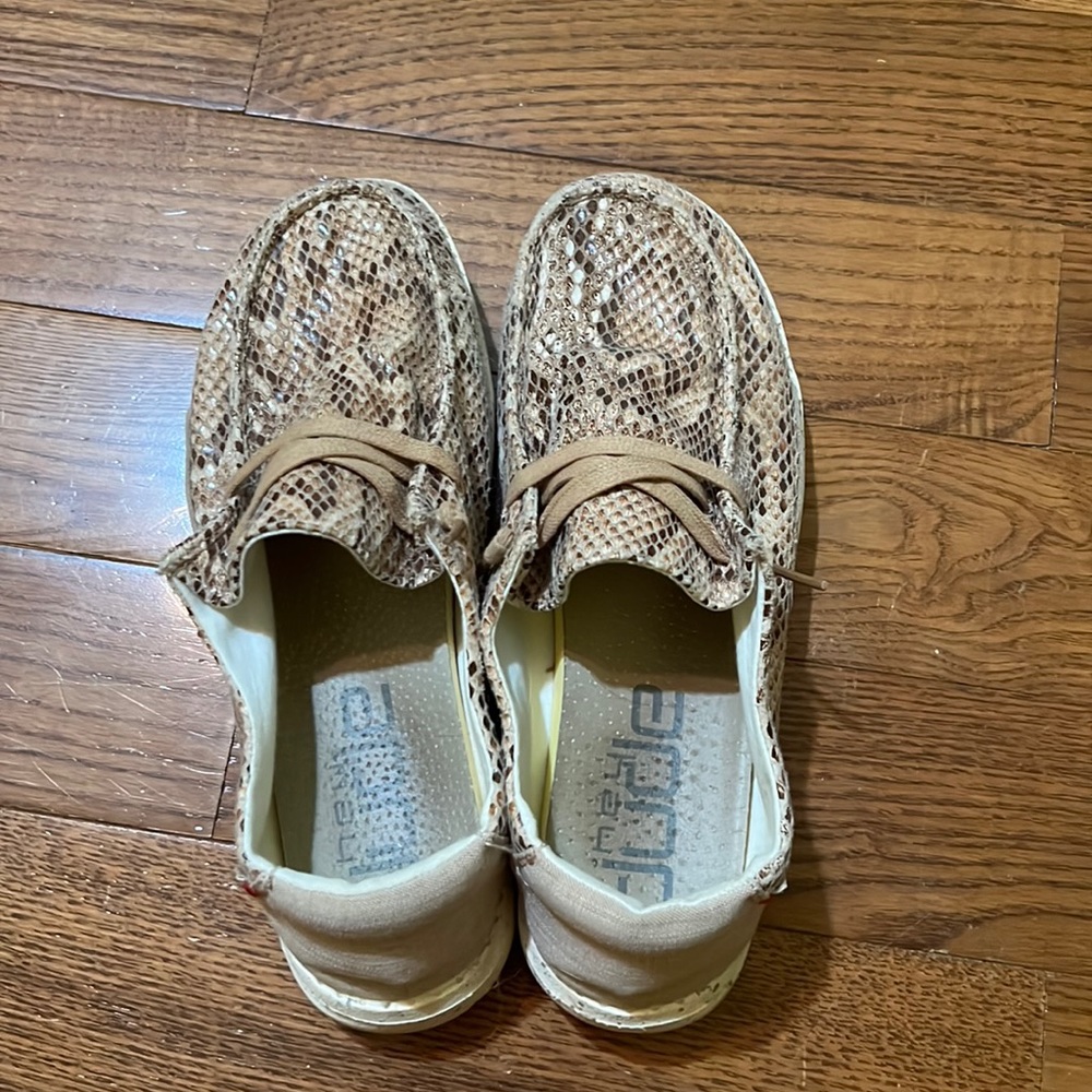 Hey dude womens Size 7